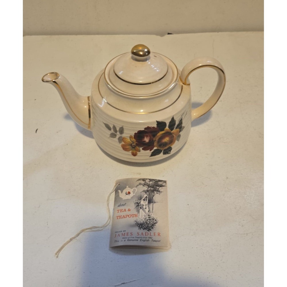 VINTAGE SADLER FLUTED TEAPOT CERAMIC RED YELLOW ROSES‎ GOLD TRIM, ENGLAND #4827